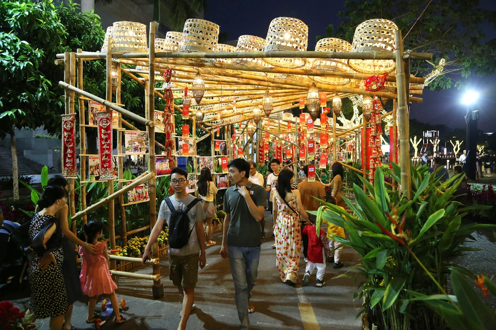 cận cảnh đường hoa phú mỹ hưng (12).JPG