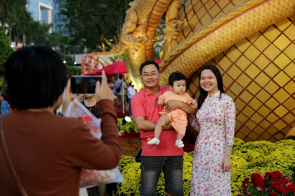 cận cảnh đường hoa phú mỹ hưng (14).JPG