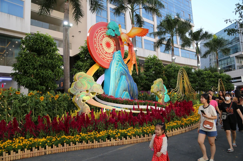 cận cảnh đường hoa phú mỹ hưng (3).JPG