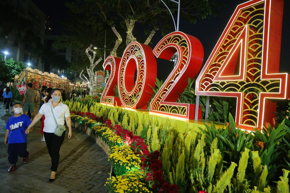 cận cảnh đường hoa phú mỹ hưng (4).JPG