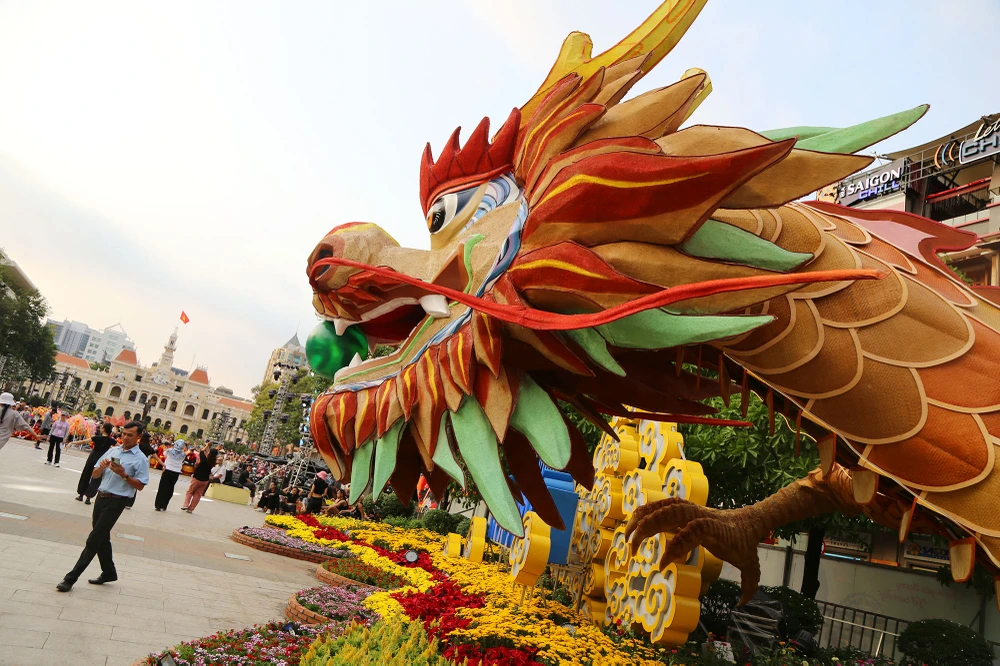 đường hoa nguyễn huệ trước ngày khai mạc (4).JPG