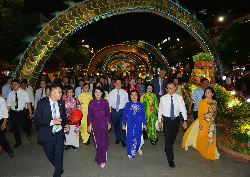 khai mạc đường hoa nguyễn huệ tết giáp thìn 2024 (3).JPG