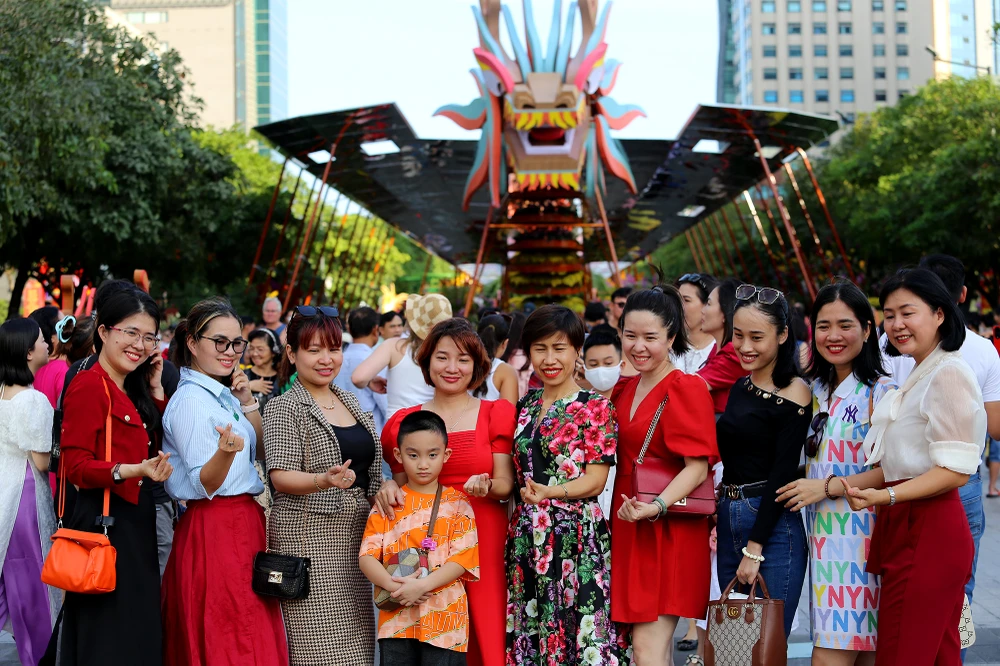 ngày cuối mở cửa đường hoa nguyễn huệ (13).JPG