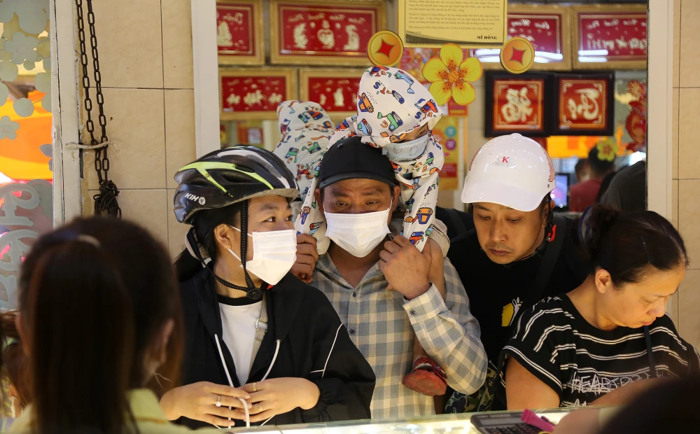 mua vàng trước ngày vía thần tài (12).JPG