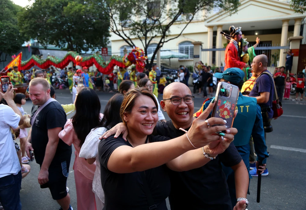 diễu hành tết nguyên tiêu (12).JPG