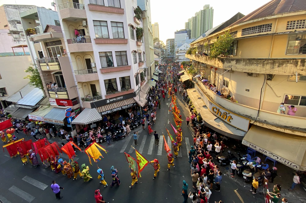 diễu hành tết nguyên tiêu (1a).JPG