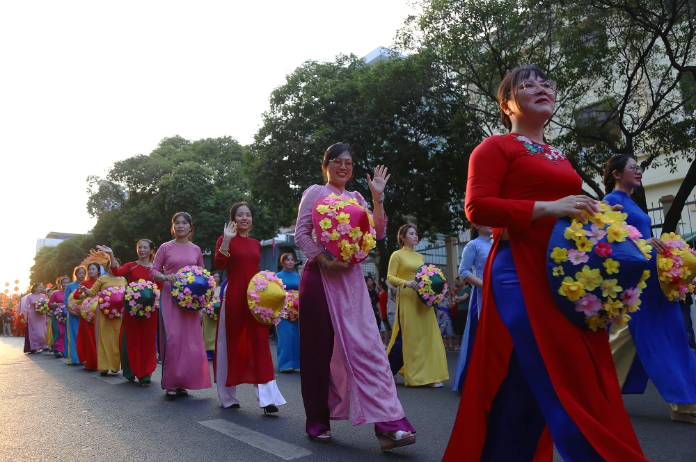 diễu hành tết nguyên tiêu (8).JPG