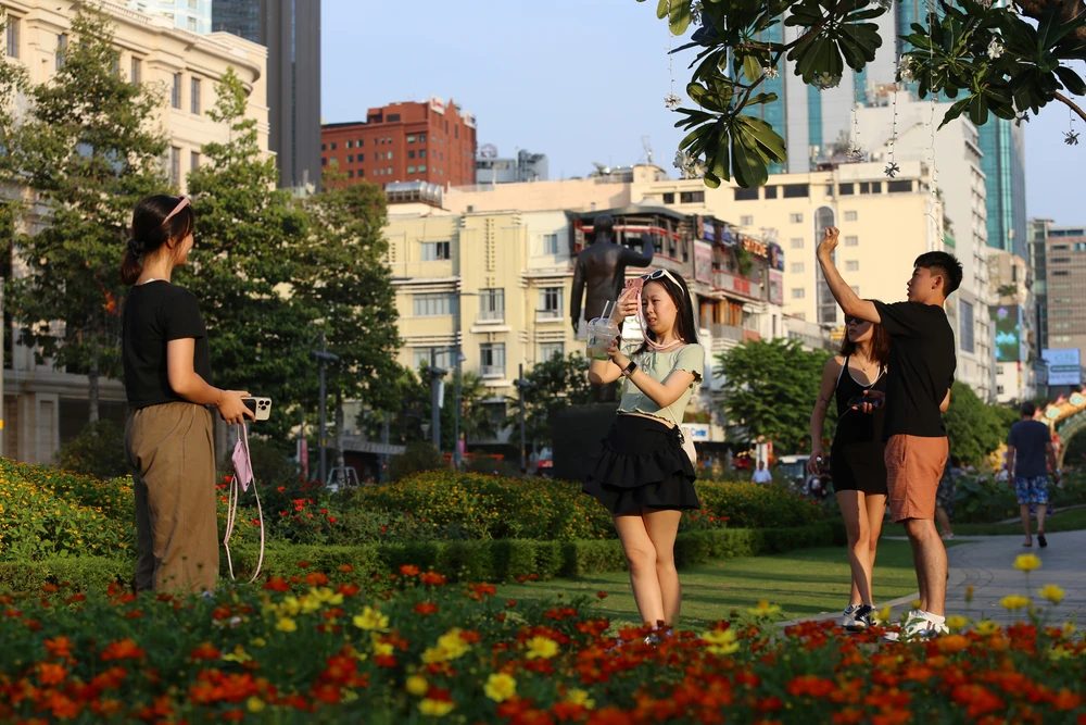 Điểm check-in mới toanh cho du khách ở trung tâm tphcm (7).JPG