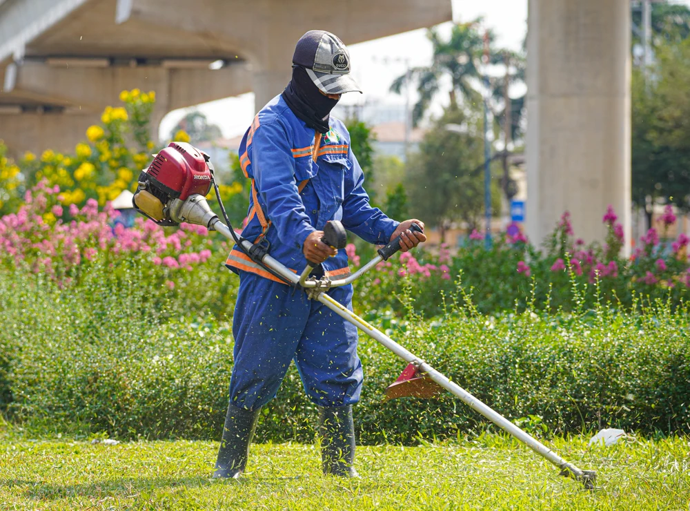 người sài gòn vật vả dưới cái nóng rát da (9).jpg