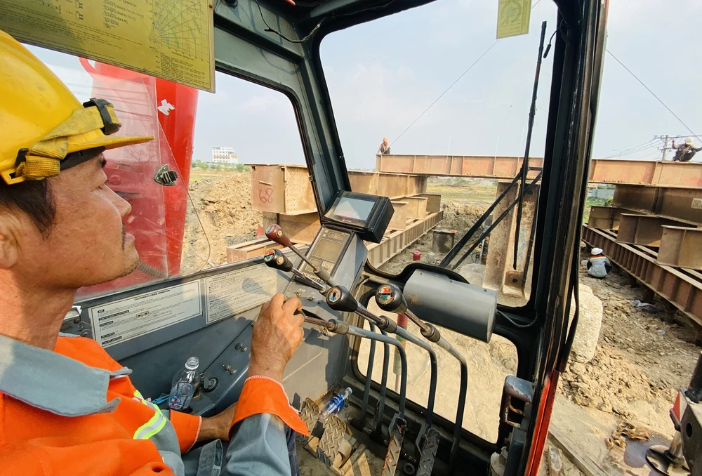 một ngày làm công nhân vành đai 3 tphcm (13).jpg