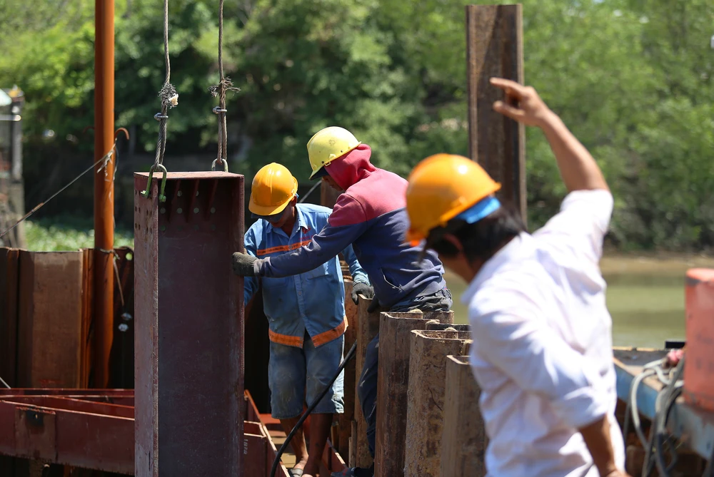 một ngày làm công nhân vành đai 3 tphcm (14).JPG