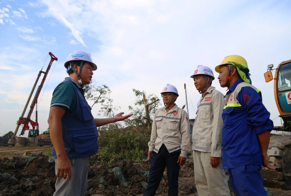 một ngày làm công nhân vành đai 3 tphcm (17).JPG