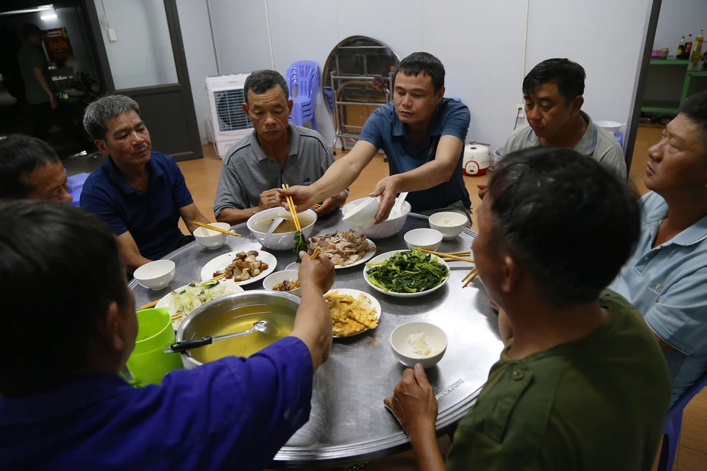 một ngày làm công nhân vành đai 3 tphcm (25).JPG