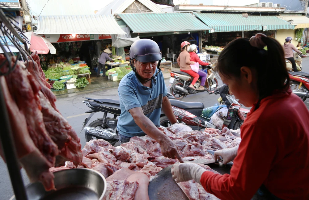 những anh nuôi của hàng trăm công nhân vành đai 3 tphcm (1).JPG