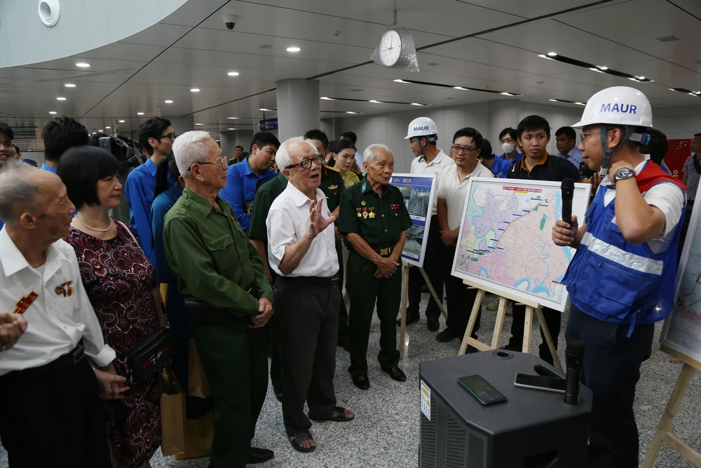 đi tàu metro số 1
