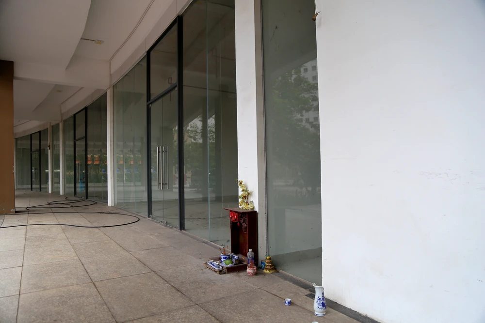 Cảnh hoang tàn của 3.790 căn hộ tái định cư ở Thủ Thiêm sắp được đấu giá cuối năm nay (11).JPG