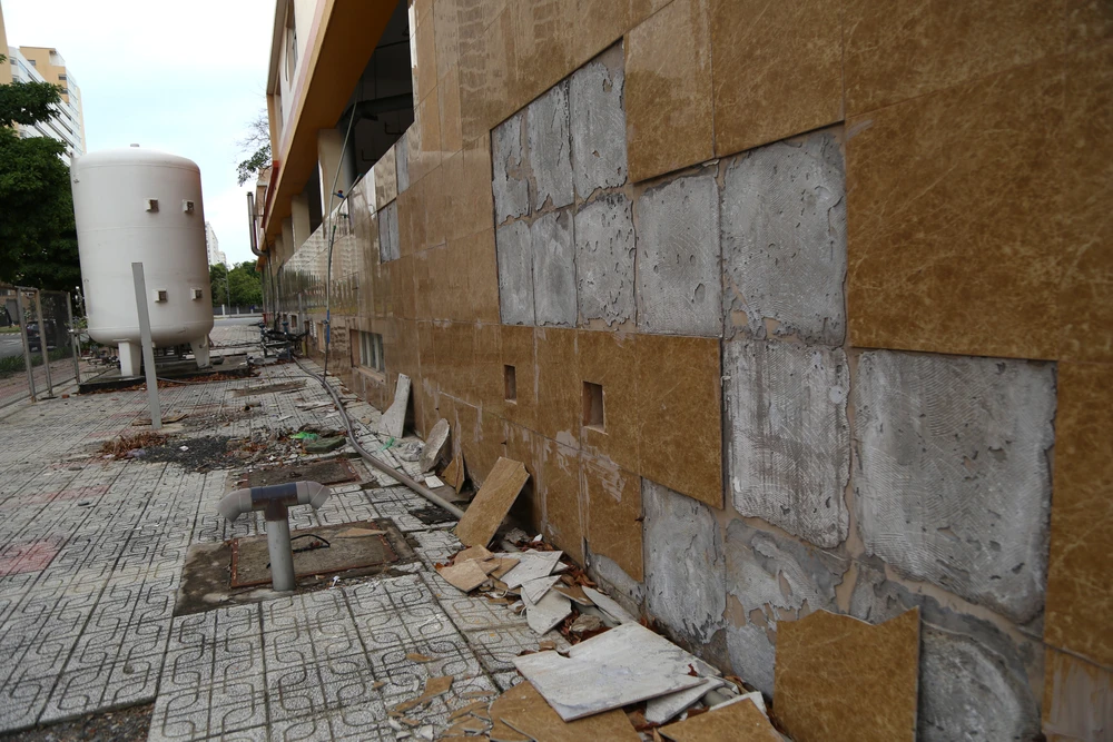 Cảnh hoang tàn của 3.790 căn hộ tái định cư ở Thủ Thiêm sắp được đấu giá cuối năm nay (13).JPG