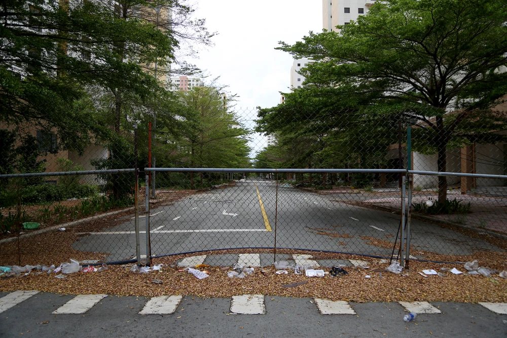 Cảnh hoang tàn của 3.790 căn hộ tái định cư ở Thủ Thiêm sắp được đấu giá cuối năm nay (8).JPG