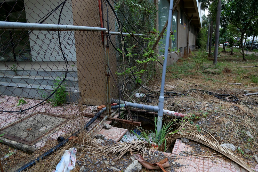 Cảnh hoang tàn của 3.790 căn hộ tái định cư ở Thủ Thiêm sắp được đấu giá cuối năm nay (9).JPG