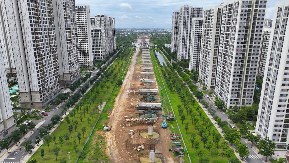 Ngắm những trụ cầu của dự án vành đai 3.JPG