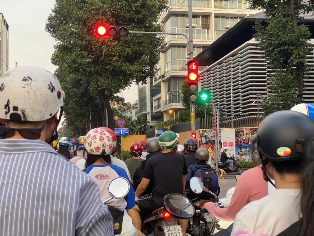 có đèn rẽ phải vẫn ùn ứ (15).JPG