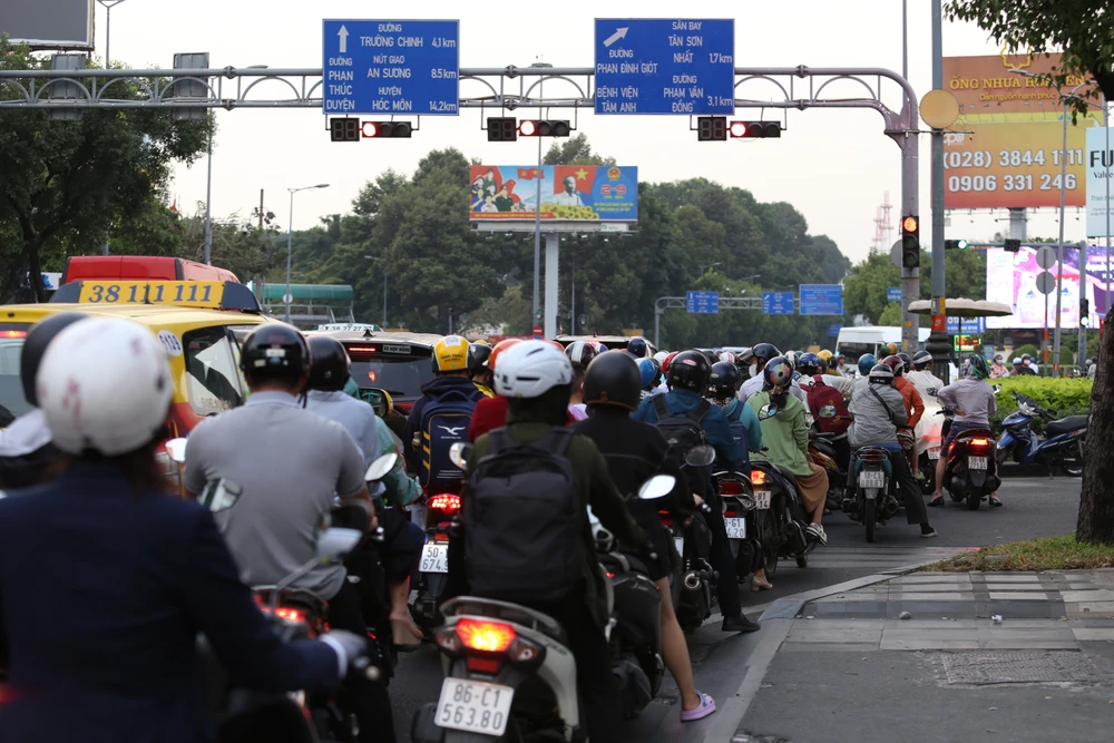 có đèn rẽ phải vẫn ùn ứ (18).JPG