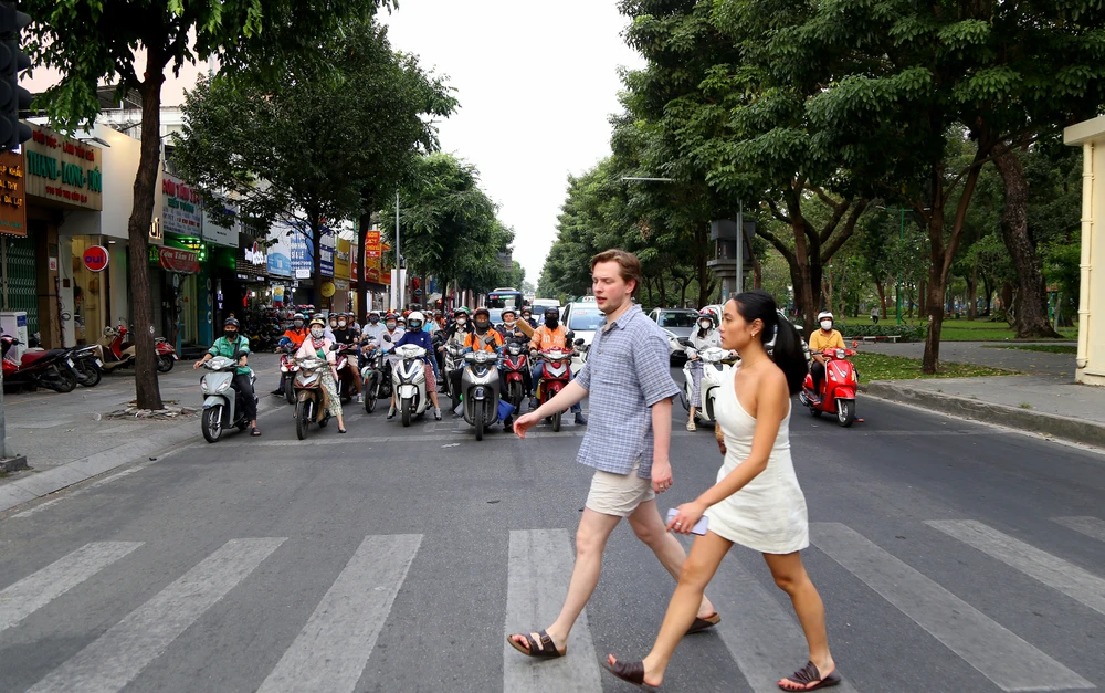 có đèn rẽ phải vẫn ùn ứ (6).JPG