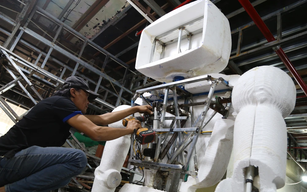 Hình ảnh thi công mới nhất cặp linh vật rắn Đường hoa Nguyễn Huệ Tết Ất Tỵ 2025 (15).JPG