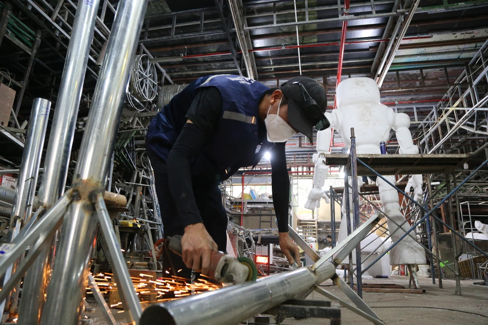 Hình ảnh thi công mới nhất cặp linh vật rắn Đường hoa Nguyễn Huệ Tết Ất Tỵ 2025 (16).JPG