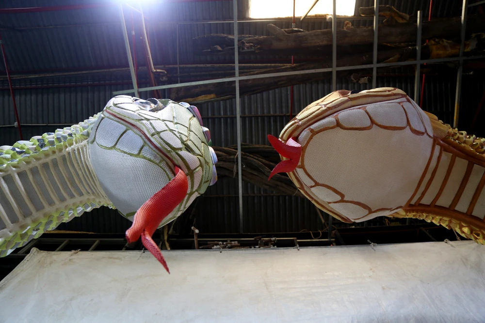 Hình ảnh thi công mới nhất cặp linh vật rắn Đường hoa Nguyễn Huệ Tết Ất Tỵ 2025 (17).JPG