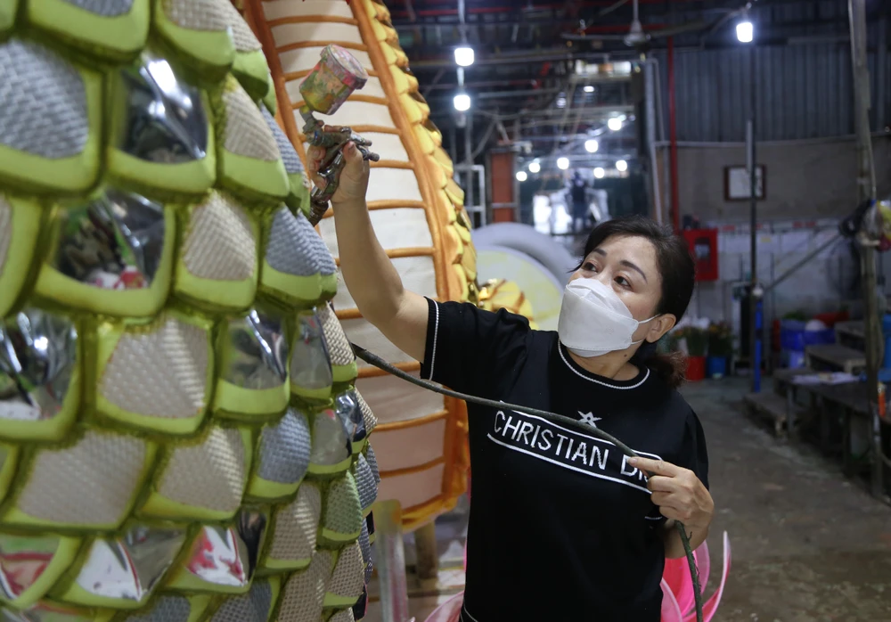 Hình ảnh thi công mới nhất cặp linh vật rắn Đường hoa Nguyễn Huệ Tết Ất Tỵ 2025 (24).JPG