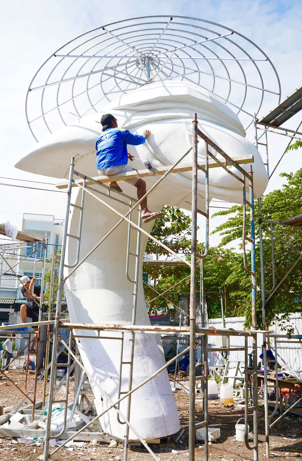 Hình ảnh thi công mới nhất cặp linh vật rắn Đường hoa Nguyễn Huệ Tết Ất Tỵ 2025 (26).jpg