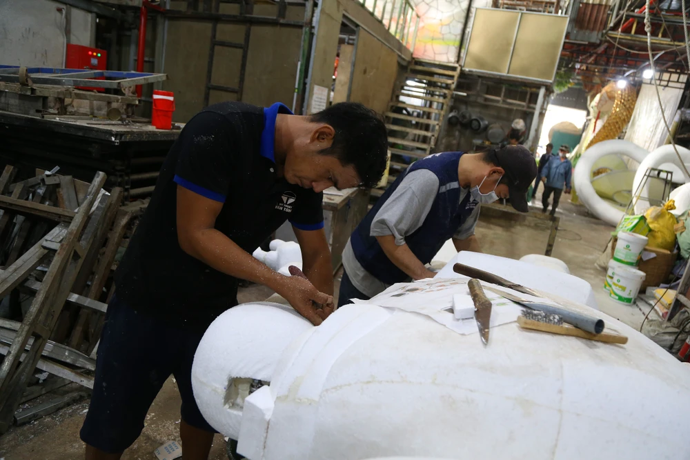 Hình ảnh thi công mới nhất cặp linh vật rắn Đường hoa Nguyễn Huệ Tết Ất Tỵ 2025 (3).JPG