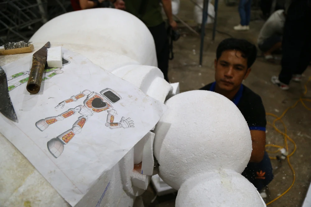 Hình ảnh thi công mới nhất cặp linh vật rắn Đường hoa Nguyễn Huệ Tết Ất Tỵ 2025 (4).JPG