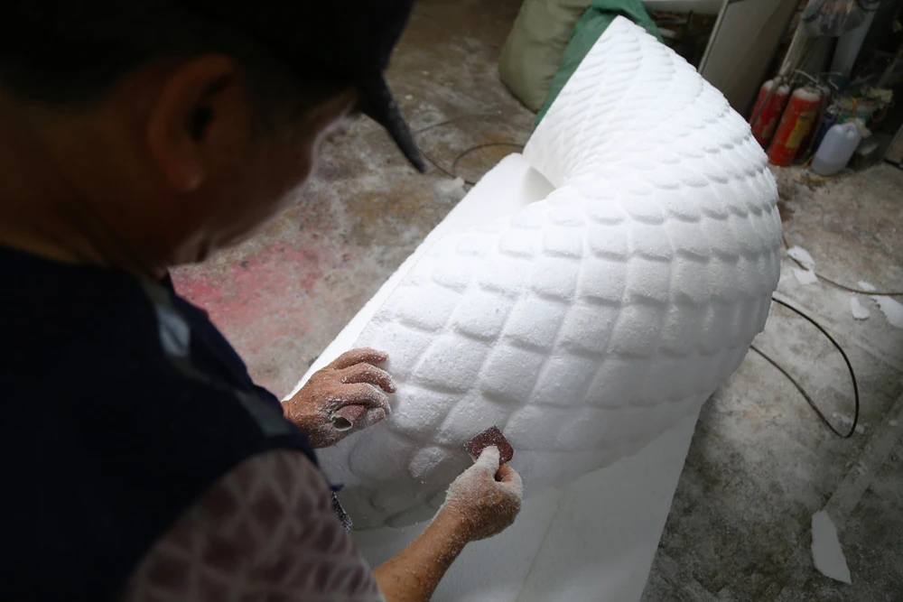 Hình ảnh thi công mới nhất cặp linh vật rắn Đường hoa Nguyễn Huệ Tết Ất Tỵ 2025 (5).JPG