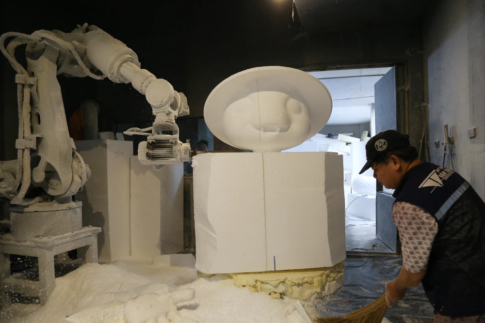 Hình ảnh thi công mới nhất cặp linh vật rắn Đường hoa Nguyễn Huệ Tết Ất Tỵ 2025 (6).JPG