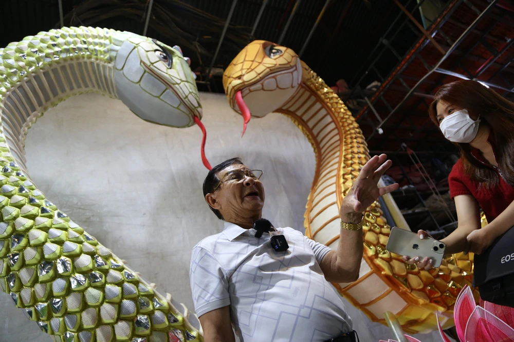 Hình ảnh thi công mới nhất cặp linh vật rắn Đường hoa Nguyễn Huệ Tết Ất Tỵ 2025 (9).JPG