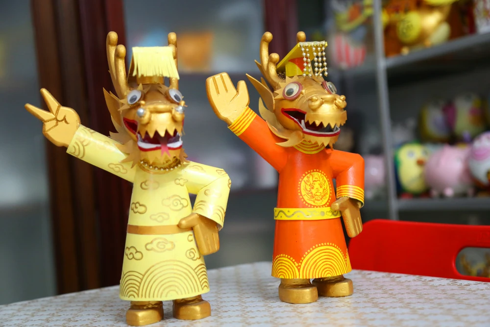 Độc đáo Bé Na làm từ ống nước của người họa sĩ già (16).JPG