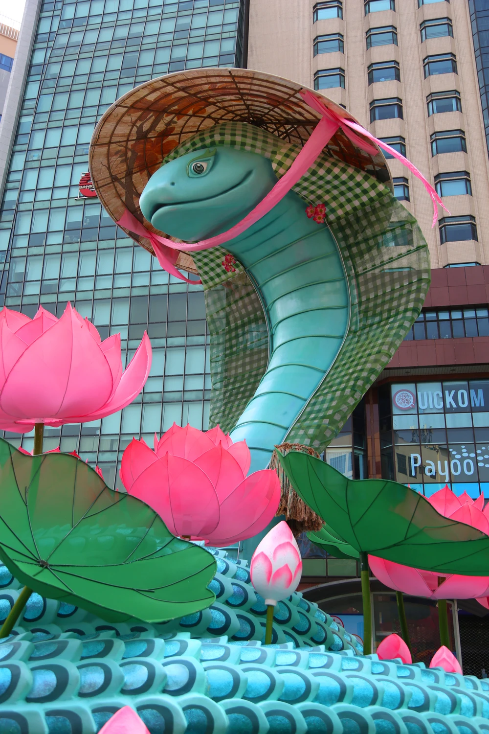 Toàn cảnh đường hoa Nguyễn Huệ Tết Ất Tỵ 2025 trước giờ khai mạc (10).JPG