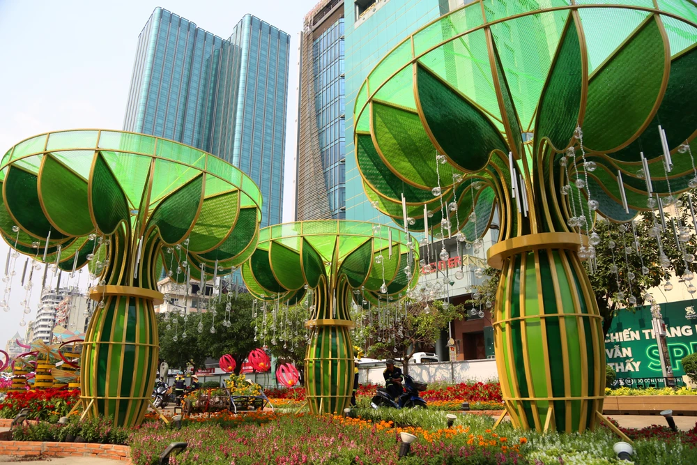 Toàn cảnh đường hoa Nguyễn Huệ Tết Ất Tỵ 2025 trước giờ khai mạc (12).JPG