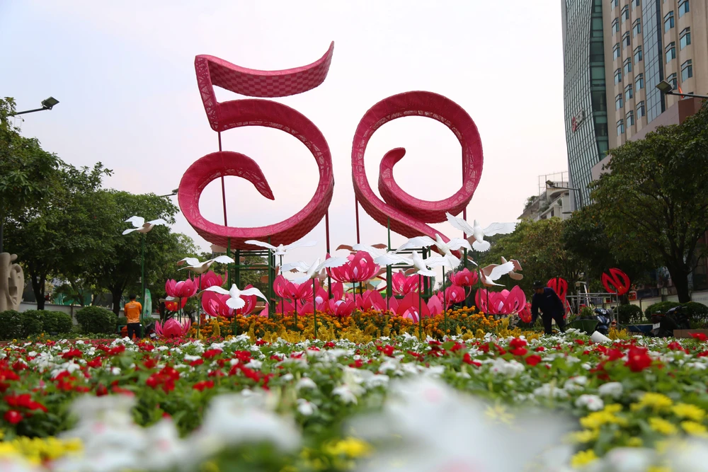 Toàn cảnh đường hoa Nguyễn Huệ Tết Ất Tỵ 2025 trước giờ khai mạc (16).JPG