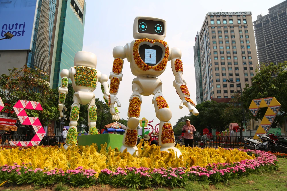 Toàn cảnh đường hoa Nguyễn Huệ Tết Ất Tỵ 2025 trước giờ khai mạc (18).JPG