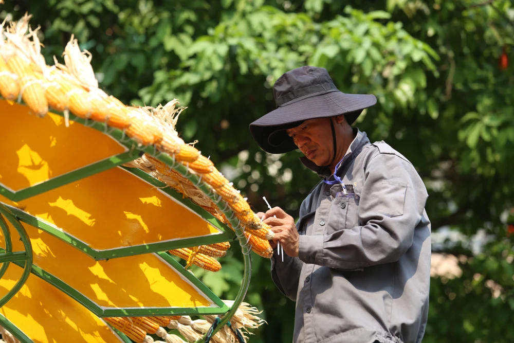 Toàn cảnh đường hoa Nguyễn Huệ Tết Ất Tỵ 2025 trước giờ khai mạc (19).JPG