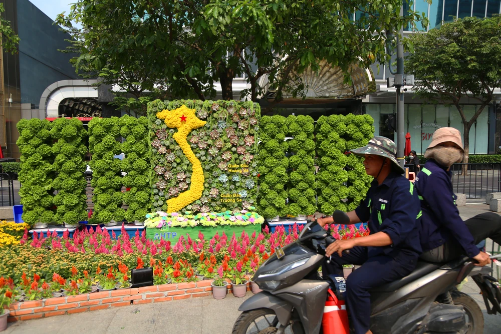 Toàn cảnh đường hoa Nguyễn Huệ Tết Ất Tỵ 2025 trước giờ khai mạc (22).JPG