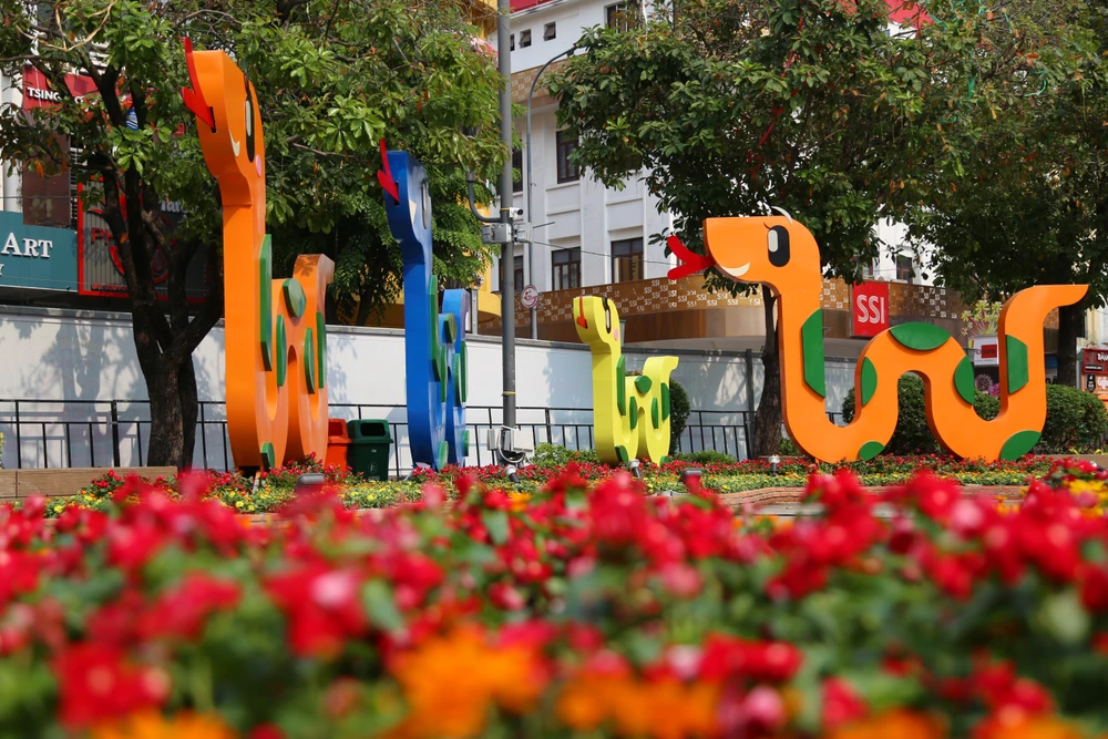 Toàn cảnh đường hoa Nguyễn Huệ Tết Ất Tỵ 2025 trước giờ khai mạc (31).JPG