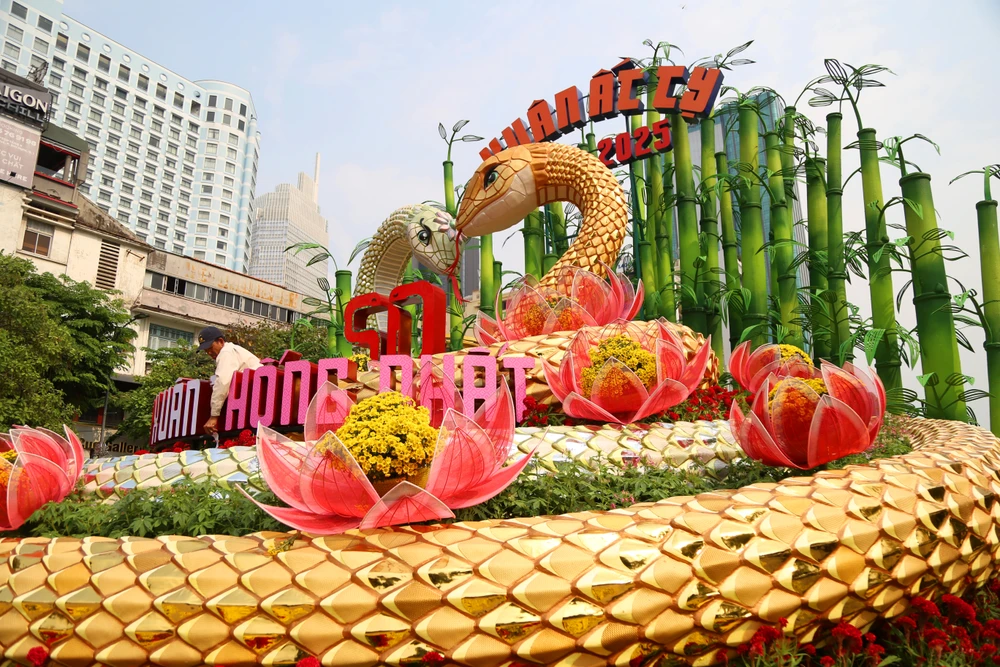 Toàn cảnh đường hoa Nguyễn Huệ Tết Ất Tỵ 2025 trước giờ khai mạc (33).JPG