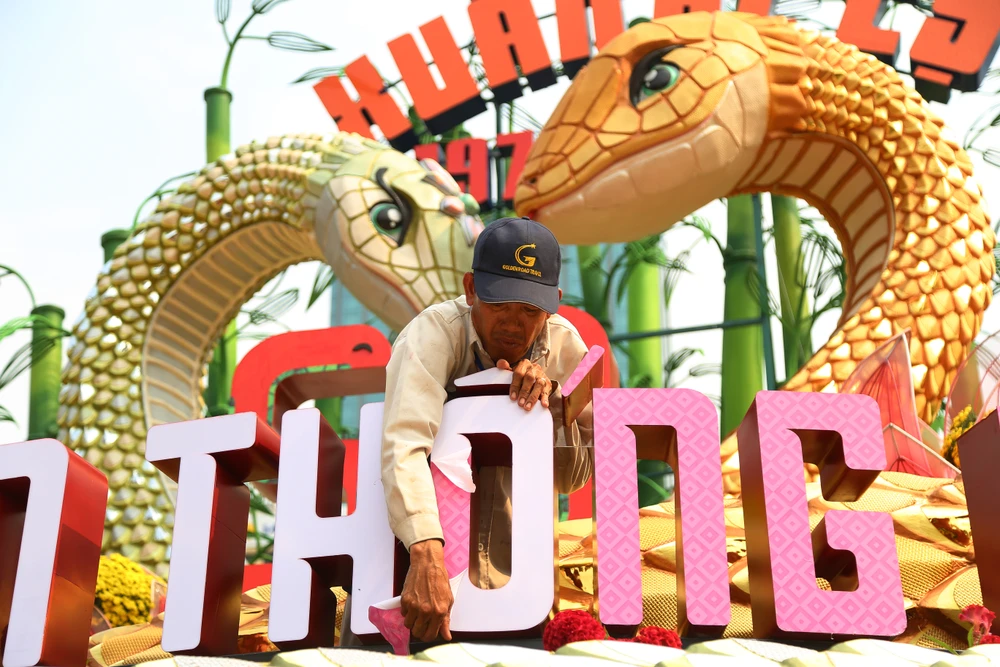 Toàn cảnh đường hoa Nguyễn Huệ Tết Ất Tỵ 2025 trước giờ khai mạc (35).JPG