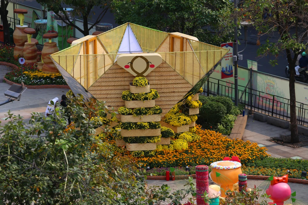 Toàn cảnh đường hoa Nguyễn Huệ Tết Ất Tỵ 2025 trước giờ khai mạc (39).JPG