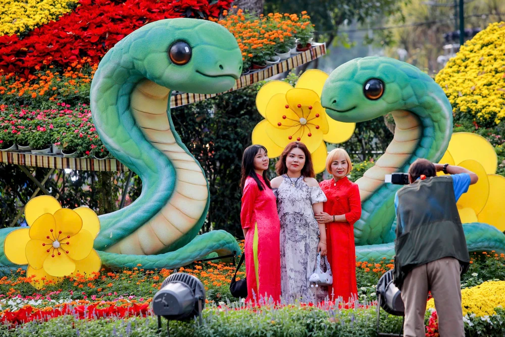 Điểm mặt các linh vật rắn độc đáo tại TPHCM (10).jpg