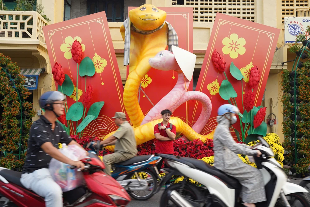 Điểm mặt các linh vật rắn độc đáo tại TPHCM (13).jpg